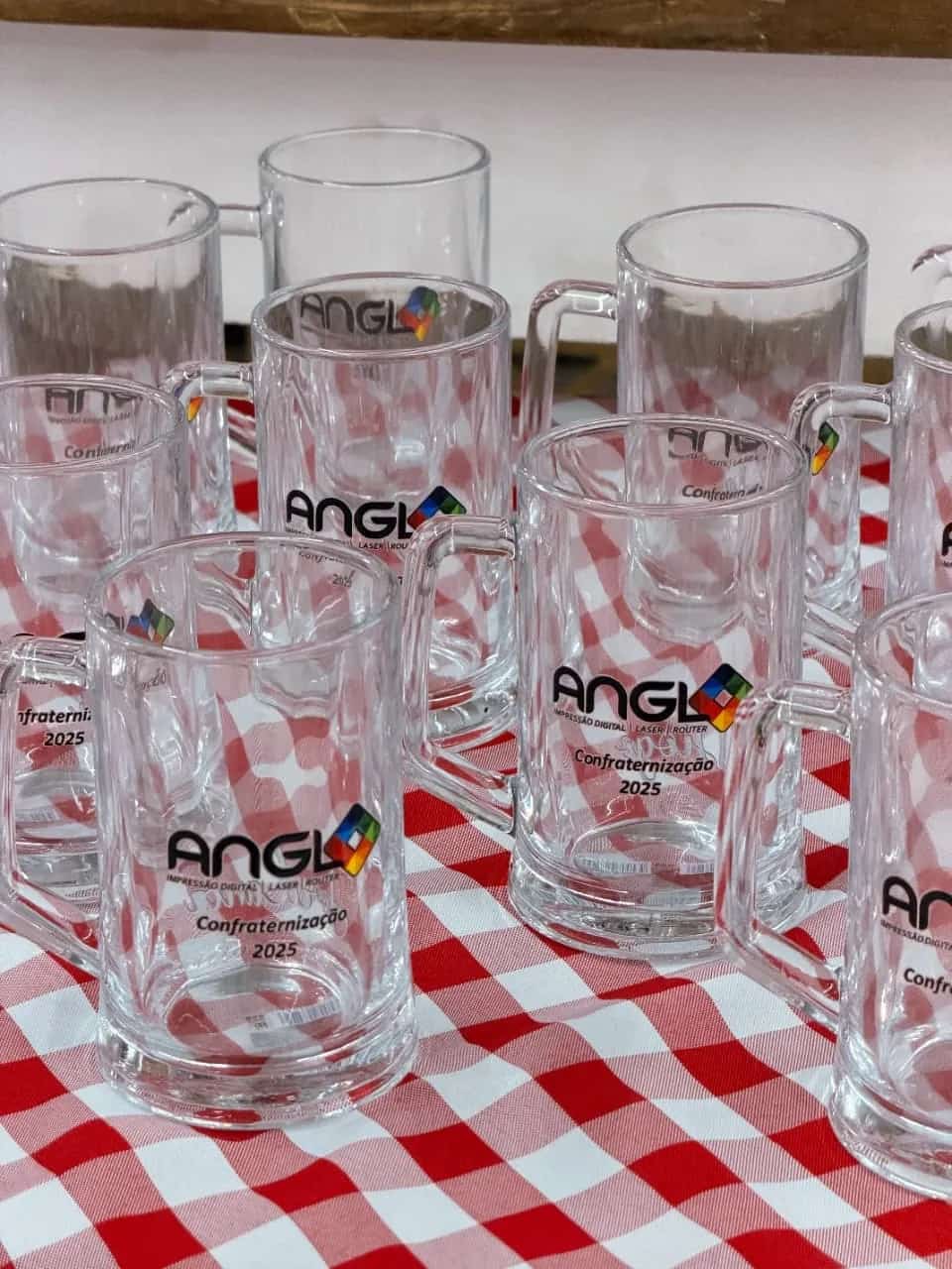 Canecas de vidro personalizadas, brindes corporativos personalizados produzido pela Anglo Digital em Novo Hamburgo