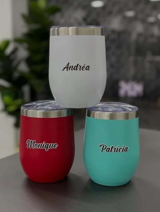 Copos térmicos gravados, brindes corporativos personalizados produzido pela Anglo Digital em Novo Hamburgo