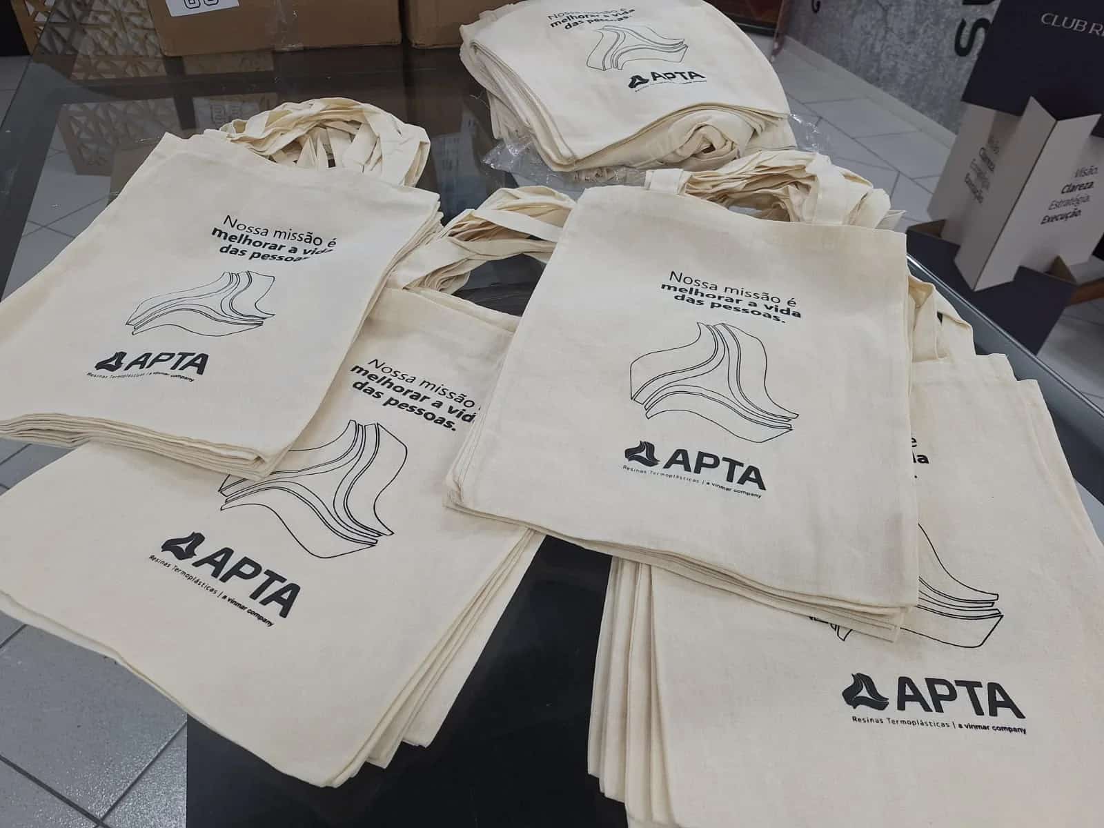Ecobags para evento, camisetas, uniformes e têxtil dtf produzido pela Anglo Digital em Novo Hamburgo