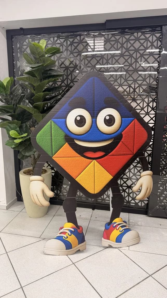 Mascote da Anglo em tamanho real, na recepção da loja