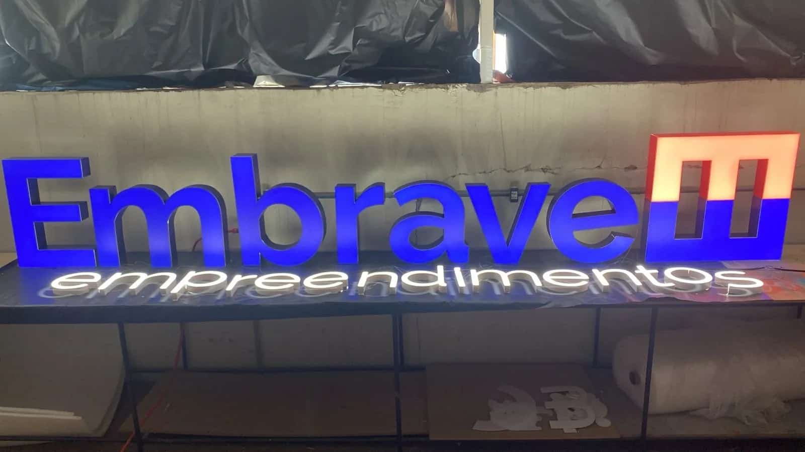 Letras caixa em PVC, fachadas e letras caixa produzido pela Anglo Digital em Novo Hamburgo