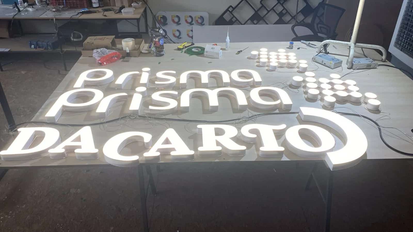 Letras caixa iluminadas, fachadas e letras caixa produzido pela Anglo Digital em Novo Hamburgo